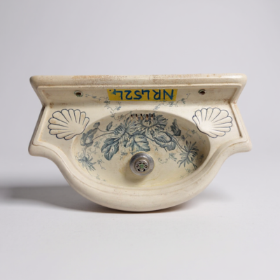 Sierlijk Wit Bloemenfonteintje 22x46x26 – NR.4524