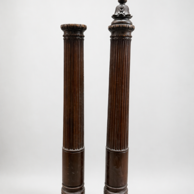 Antieke houten trappalen met geribde schacht | Set van twee | Artikelnummer 5387