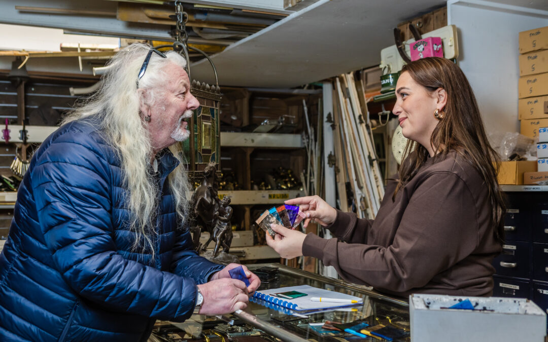 Glas-in-lood laten maken op maat: stijlen, mogelijkheden en wat het kost